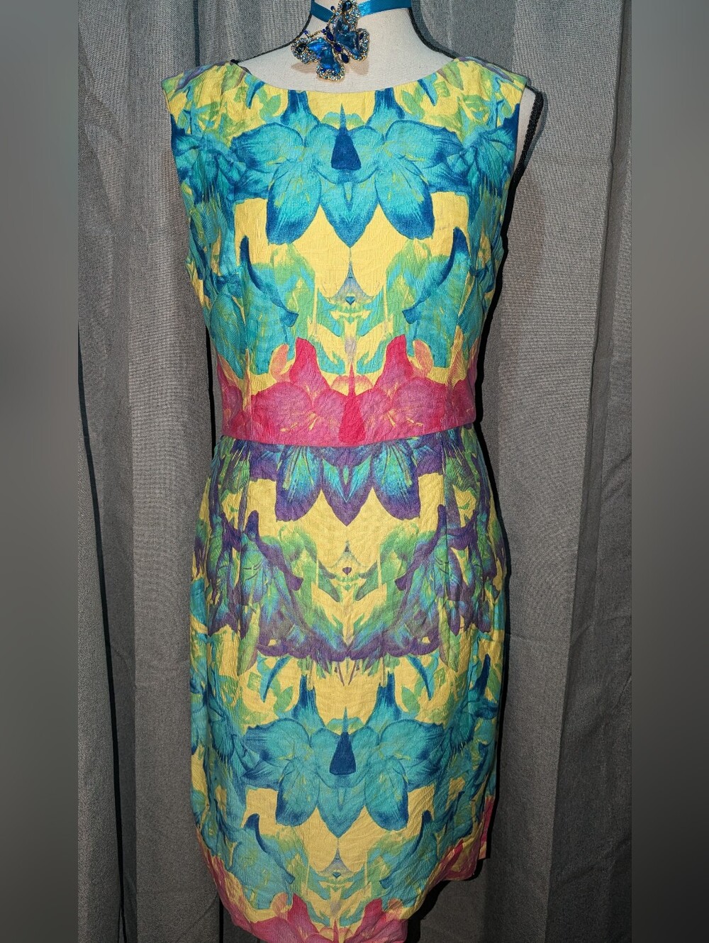 MUSE Vibrant Multi-Colored Sleeveless V-Neck Midi Dress 4
